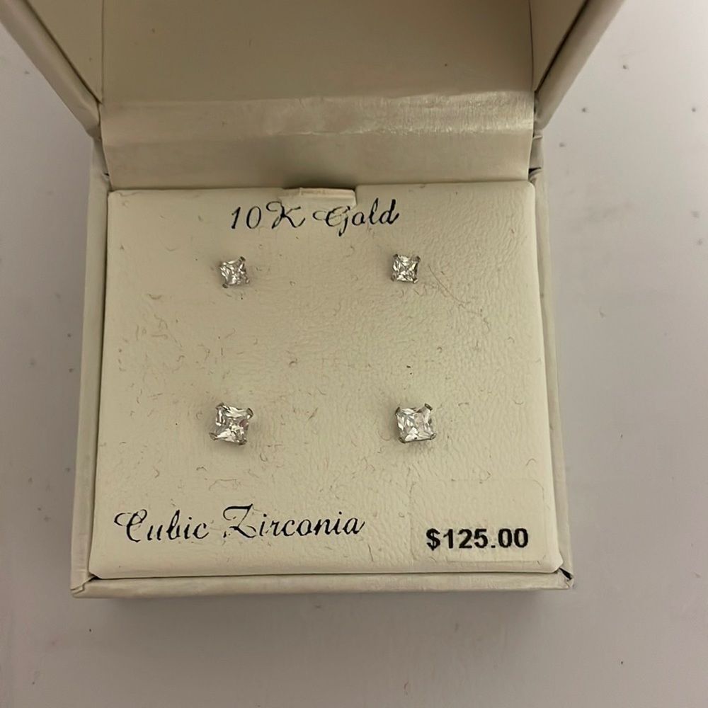 Taylor Grace Cubic Zirconia Earrings in 10 Karat Gold NWT